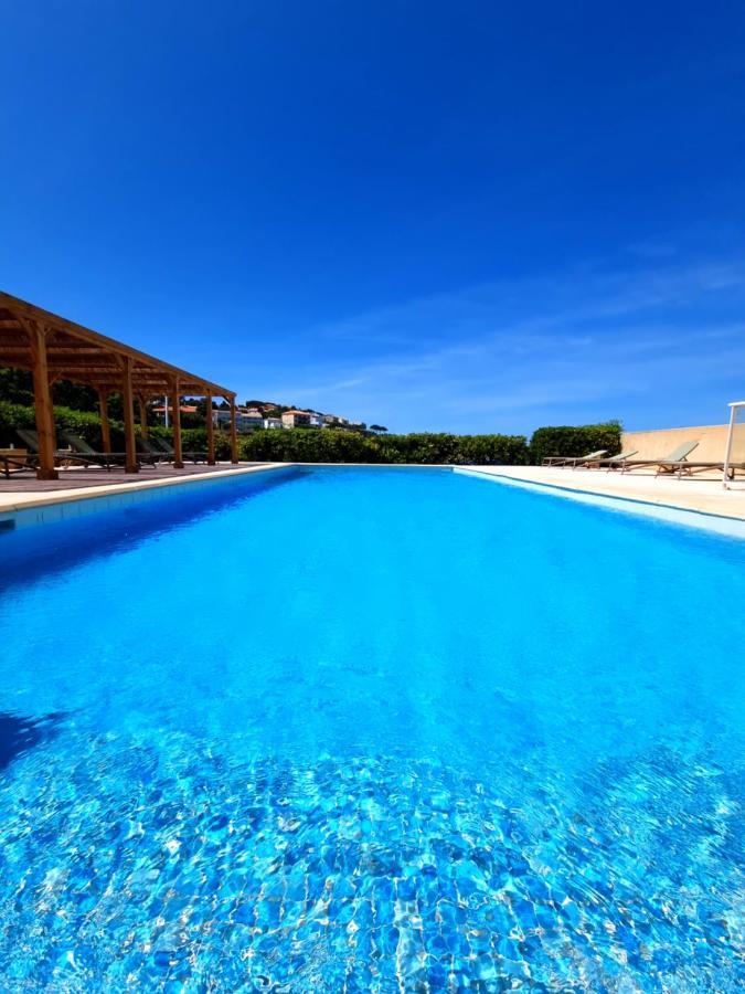 Hotel Sole Mare Калви Екстериор снимка