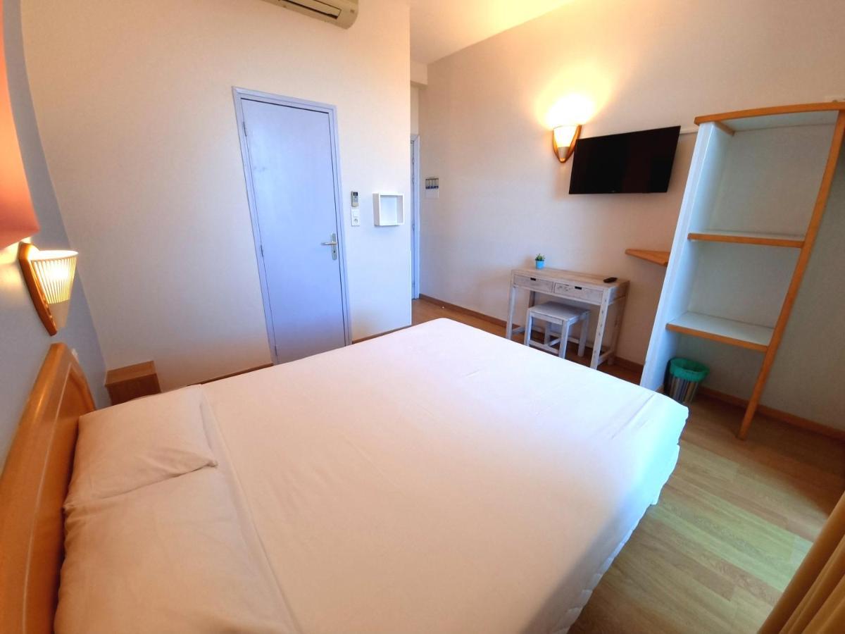 Hotel Sole Mare Калви Екстериор снимка