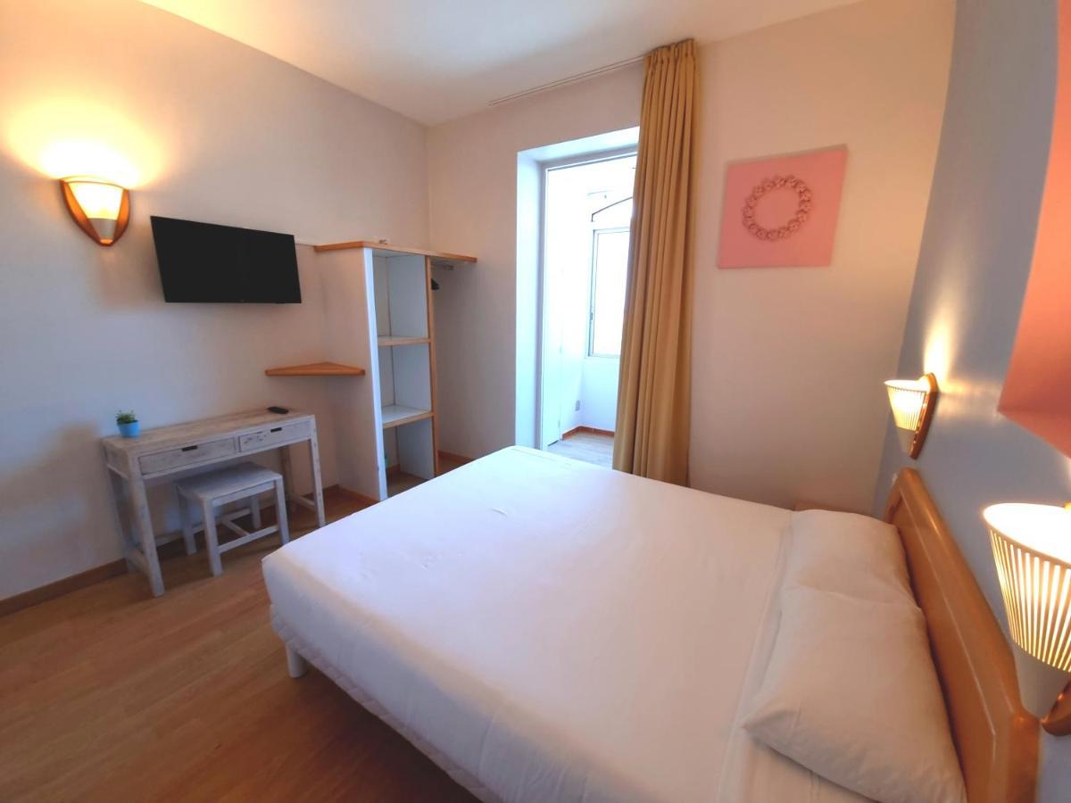 Hotel Sole Mare Калви Екстериор снимка