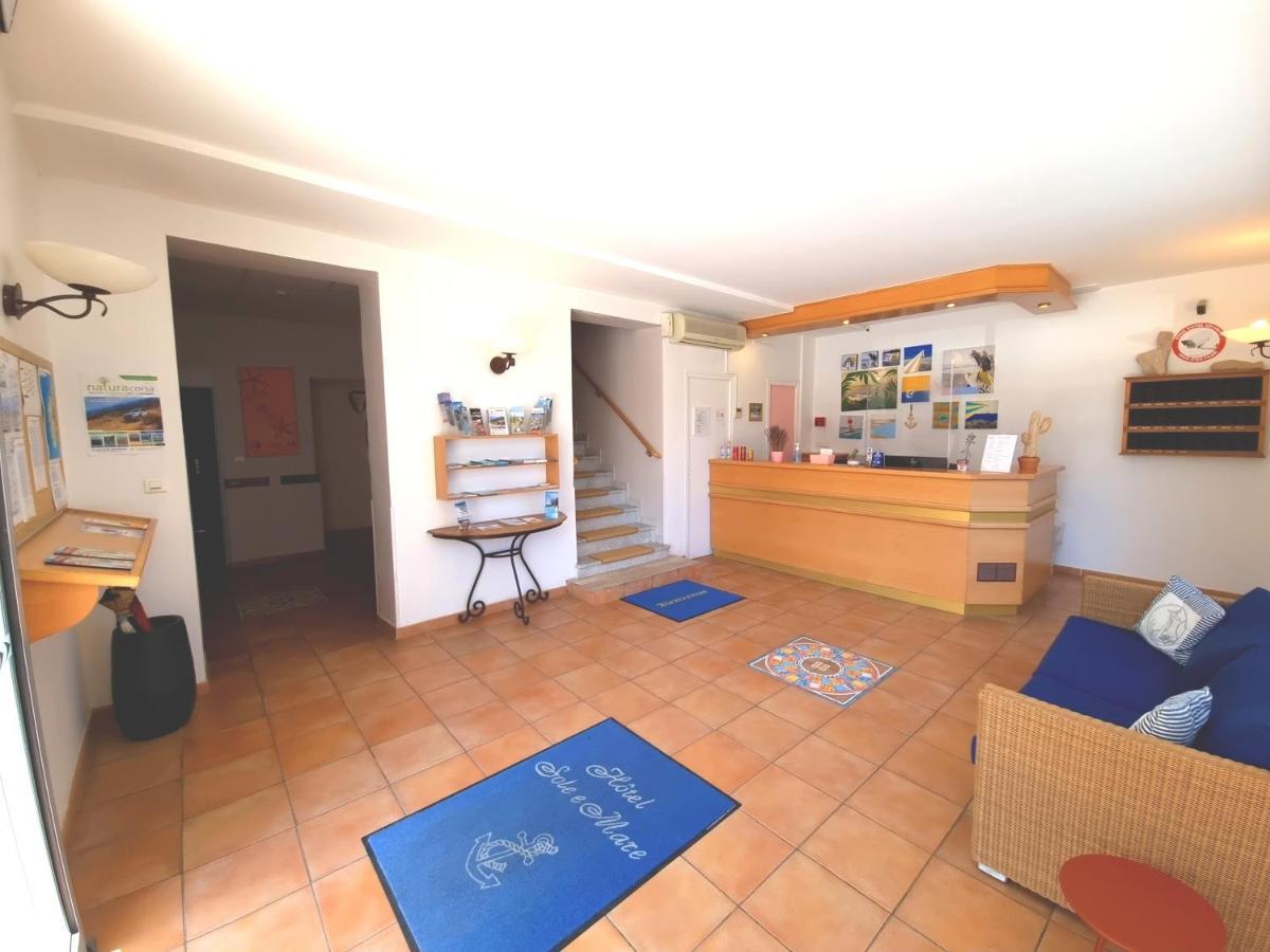Hotel Sole Mare Калви Екстериор снимка