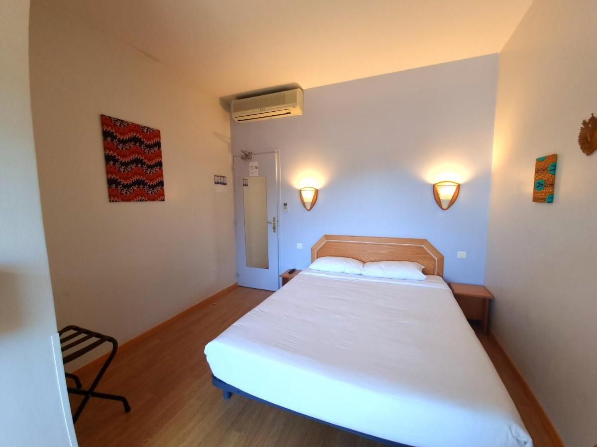 Hotel Sole Mare Калви Екстериор снимка