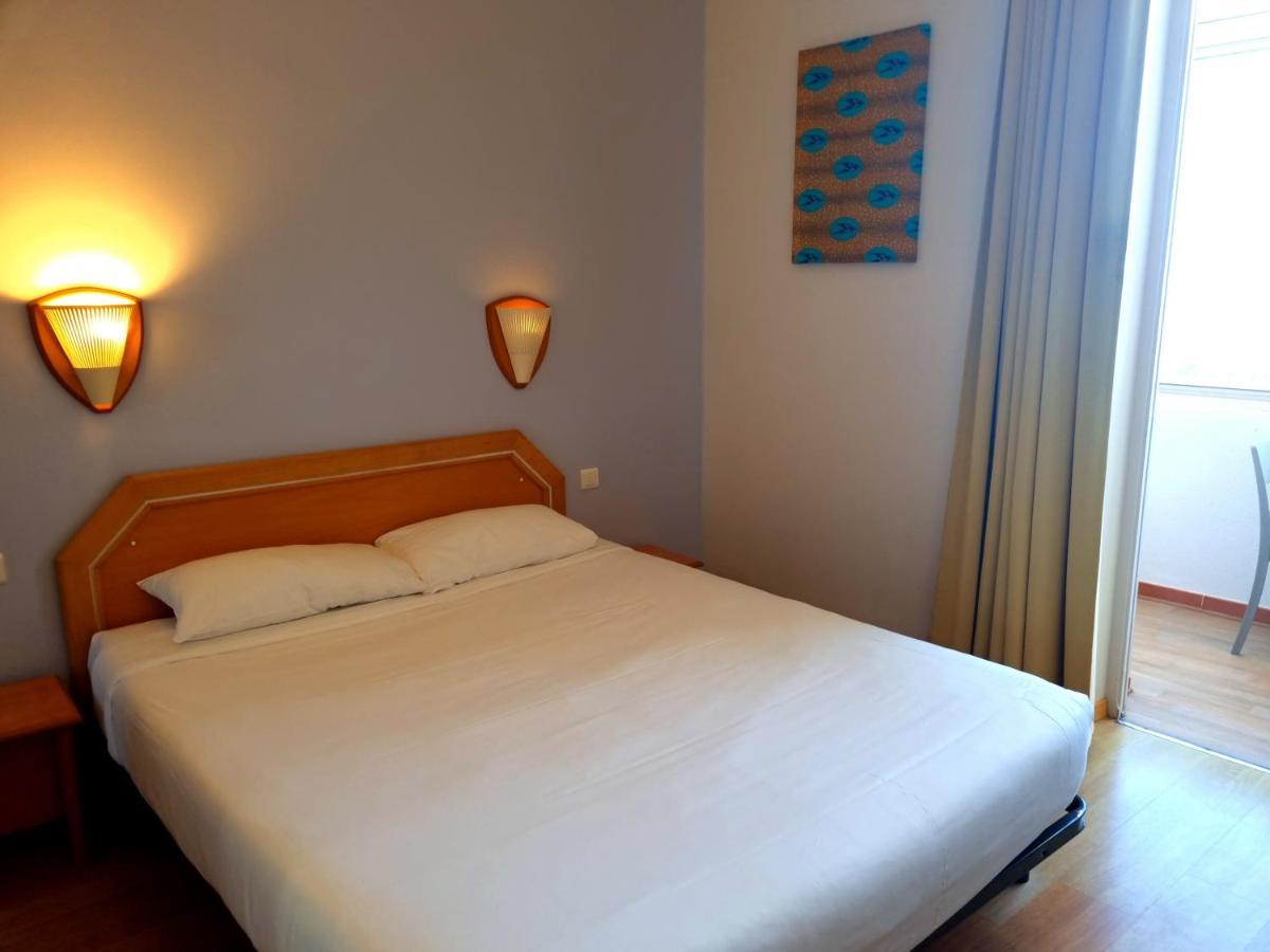 Hotel Sole Mare Калви Екстериор снимка