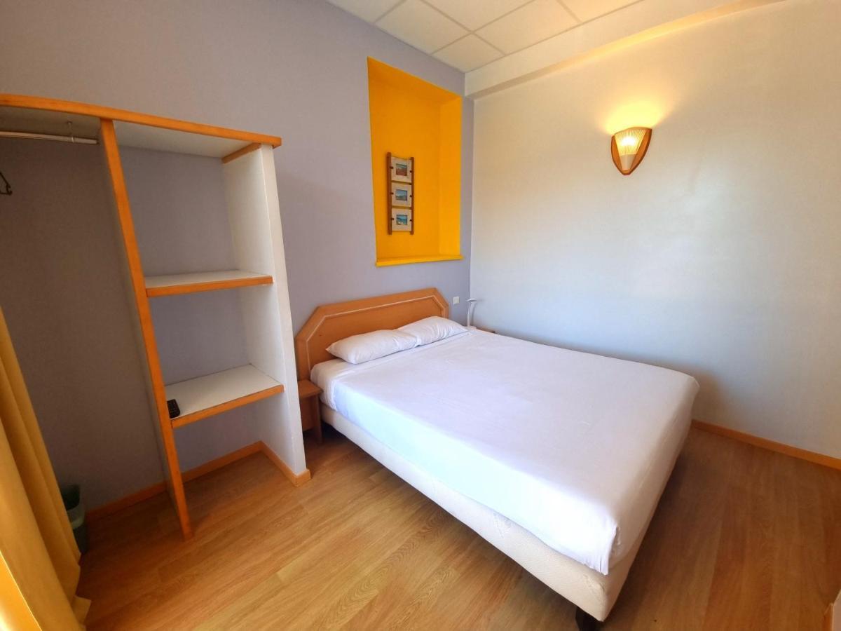 Hotel Sole Mare Калви Екстериор снимка
