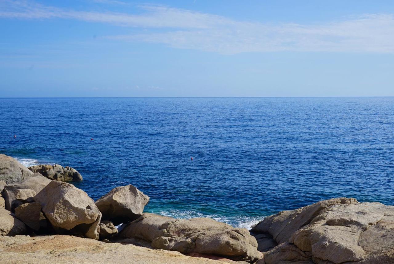 Hotel Sole Mare Калви Екстериор снимка