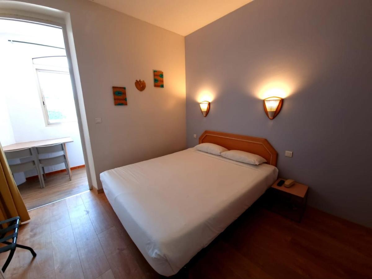 Hotel Sole Mare Калви Екстериор снимка