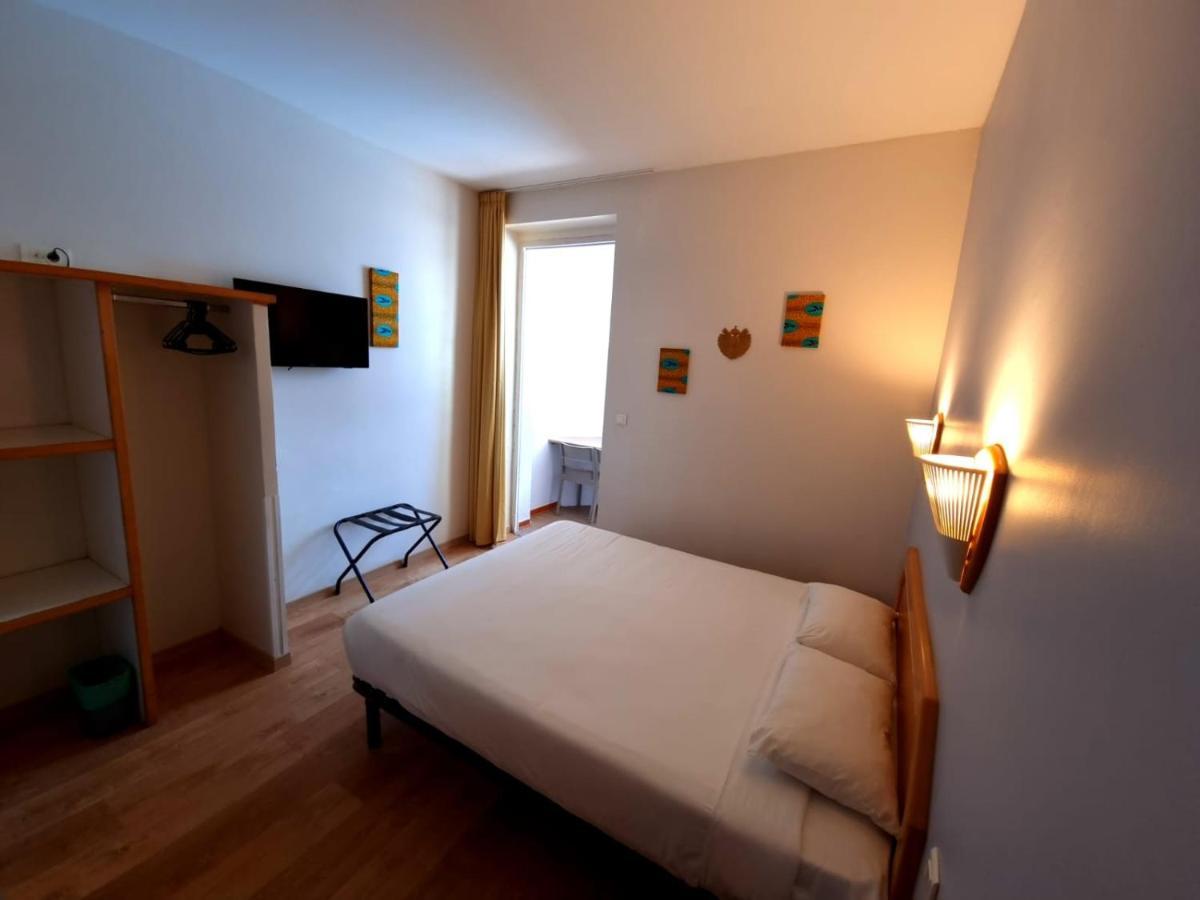 Hotel Sole Mare Калви Екстериор снимка