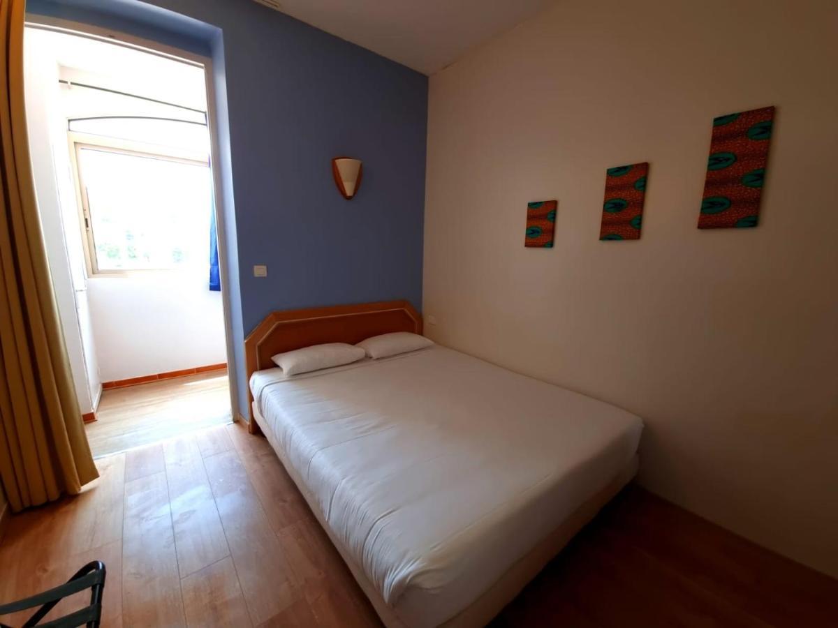 Hotel Sole Mare Калви Екстериор снимка