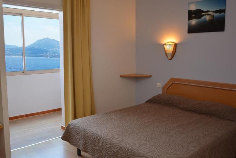 Hotel Sole Mare Калви Екстериор снимка