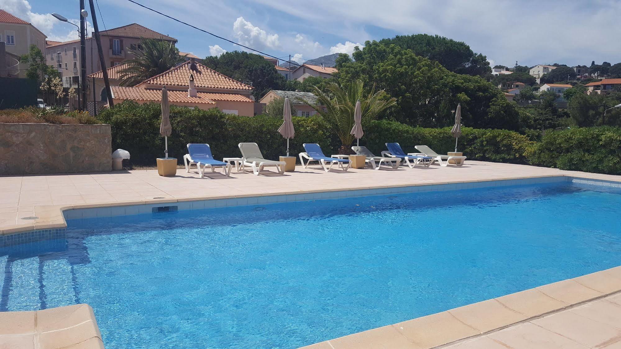 Hotel Sole Mare Калви Екстериор снимка
