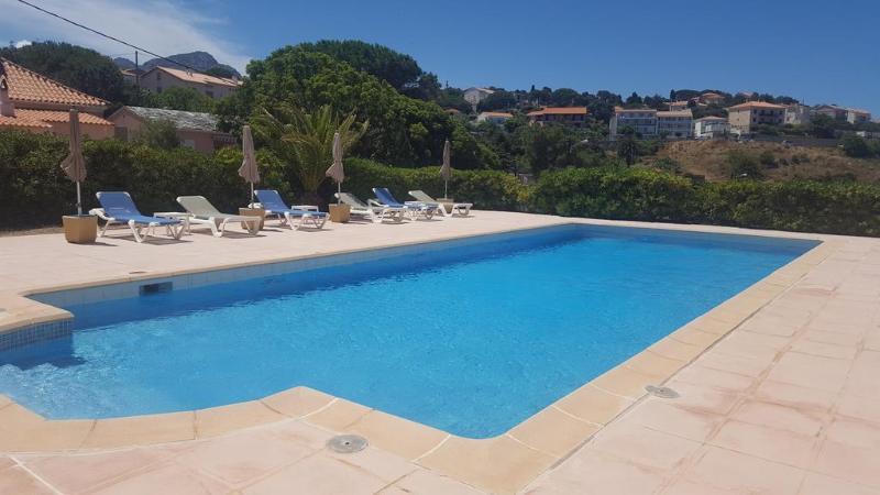 Hotel Sole Mare Калви Екстериор снимка